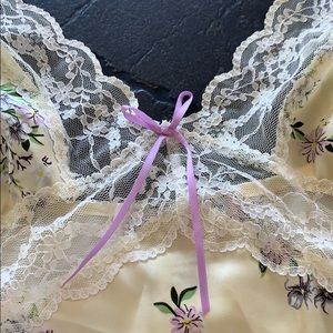 NWOT Chemise - soft floral/ivory lace US L